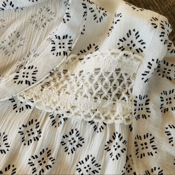 Mudd Black & Cream Patterned Top with Lace Accents - Picture 4 of 5